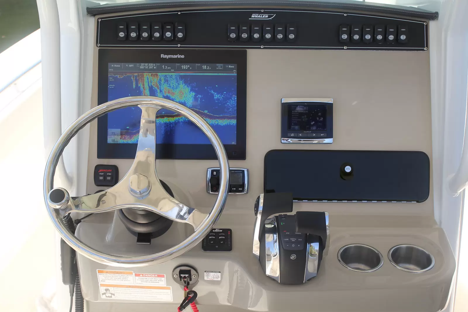Boston Whaler 250 Outrage