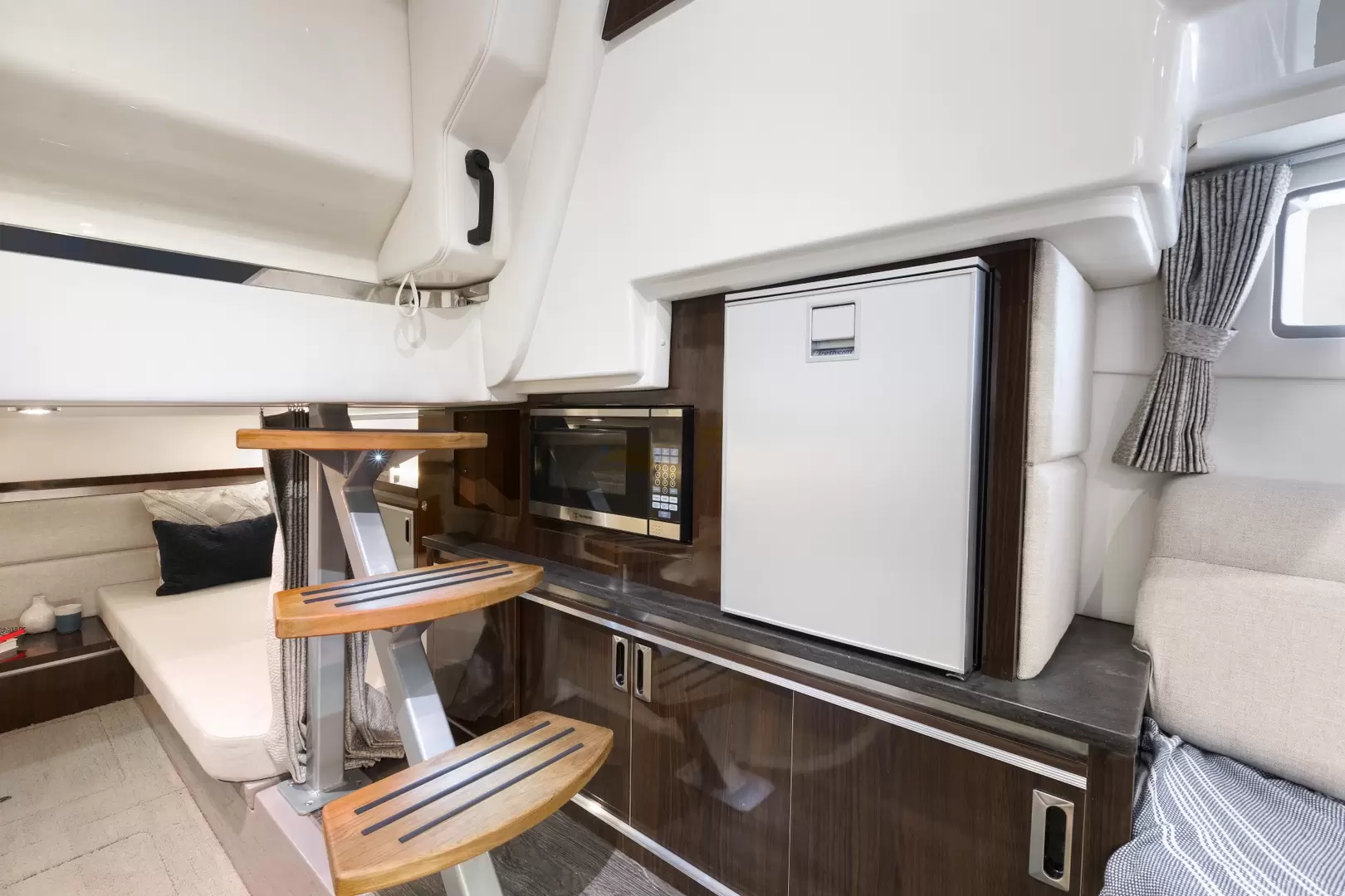 Sea Ray Sundancer 320